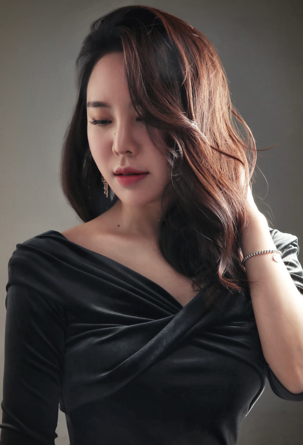 Studio portrait - black dress